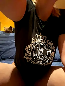 Snapshot of ToAnWTW chatting on December 2, 11:45 pm ToAnWTW online show from December 2, 11:45 pm