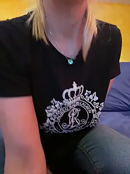 Snapshot of ToAnWTW chatting on December 17, 11:22 pm ToAnWTW online show from December 17, 11:22 pm