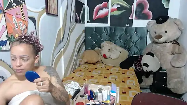 Snapshot of manzanahot9 chatting on January 8, 7:27 pm manzanahot9 online show from January 8, 7:27 pm