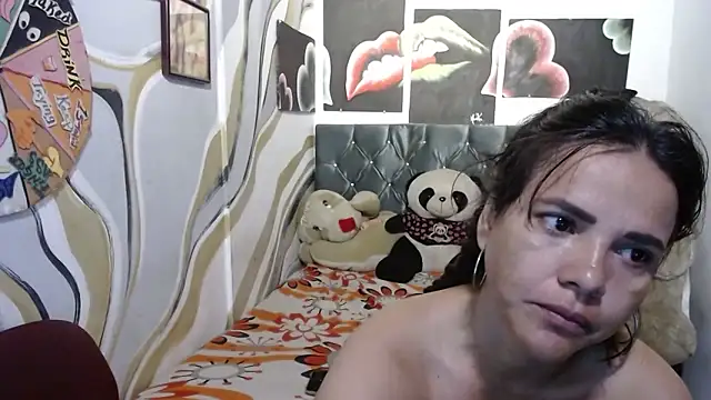 Snapshot of manzanahot9 chatting on February 1, 1:31 pm manzanahot9 online show from February 1, 1:31 pm