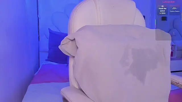 Snapshot of kitty_roouse chatting on January 11, 6:51 am kitty roouse online show from January 11, 6:51 am