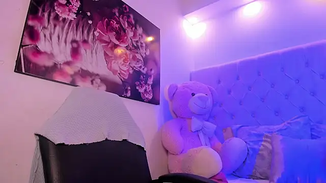 Snapshot of kitty_roouse chatting on February 21, 4:35 am kitty roouse online show from February 21, 4:35 am