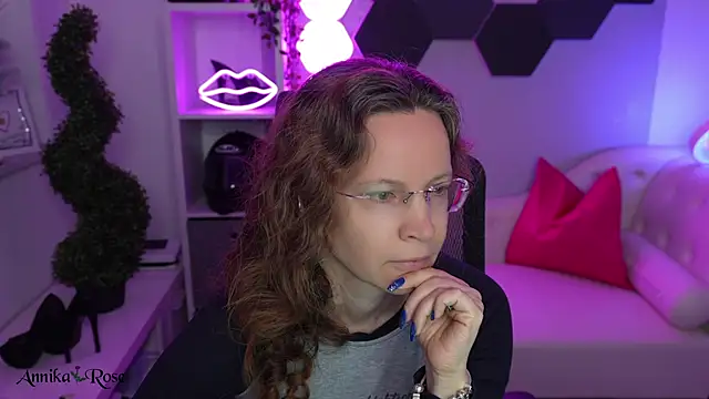 AnnikaRose online show from February 7, 8:07 am