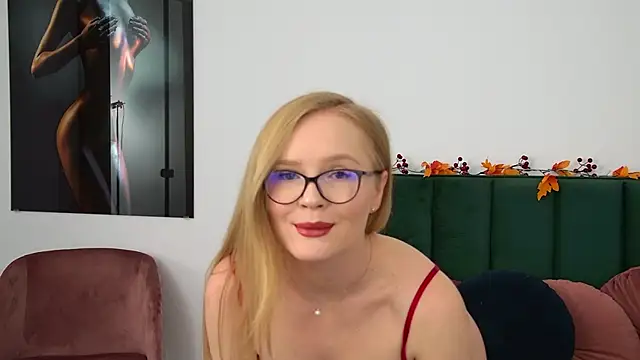 Chloe Richardson online show from November 6, 1:12 pm