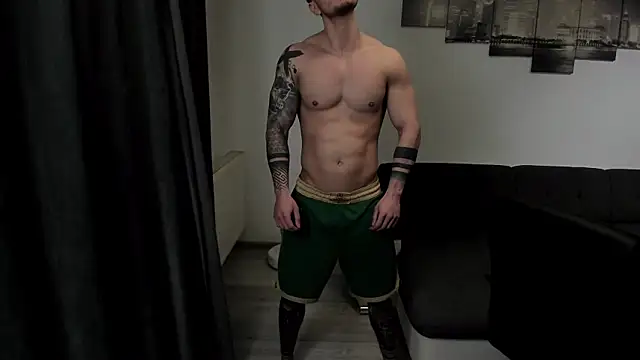 Snapshot of Richarddarell1 chatting on February 28, 6:36 am Richarddarell1 online show from February 28, 6:36 am