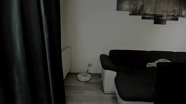 Snapshot of Richarddarell1 chatting on April 1, 5:41 am Richarddarell1 online show from April 1, 5:41 am