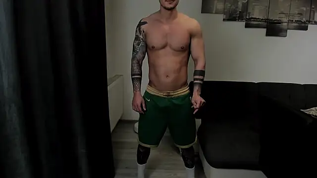 Snapshot of Richarddarell1 chatting on April 4, 6:22 am Richarddarell1 online show from April 4, 6:22 am