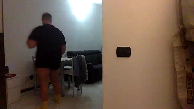 Snapshot of Gladiator_3 chatting on February 2, 4:11 pm Gladiator 3 online show from February 2, 4:11 pm