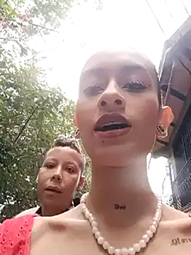 Rob and lizzy online show from December 10, 1:22 pm