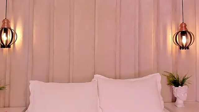 Snapshot of bonniekim_ chatting on February 10, 2:37 pm bonniekim online show from February 10, 2:37 pm