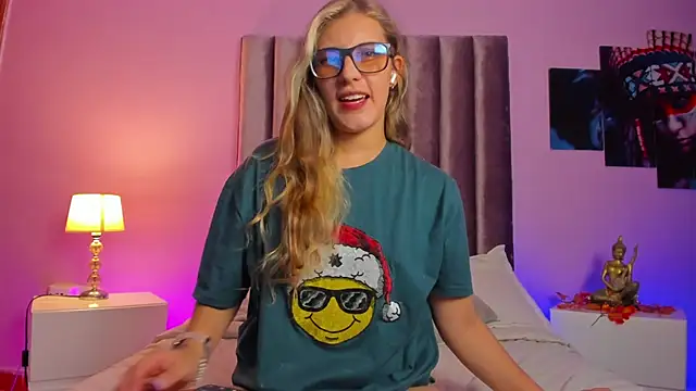 Giia paiige18 online show from December 19, 4:13 am