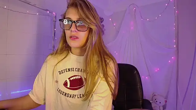 Giia paiige18 online show from November 10, 1:21 pm