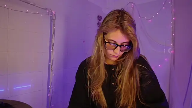 Giia paiige18 online show from November 15, 11:21 pm