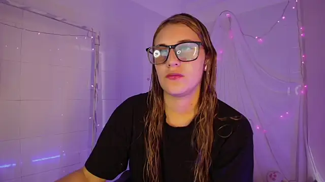 Giia paiige18 online show from November 20, 1:33 pm