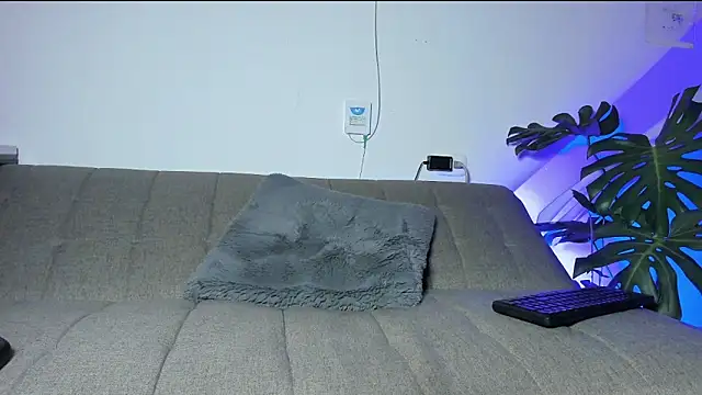 Snapshot of Christopher_Well chatting on December 19, 8:34 am Christopher Well online show from December 19, 8:34 am