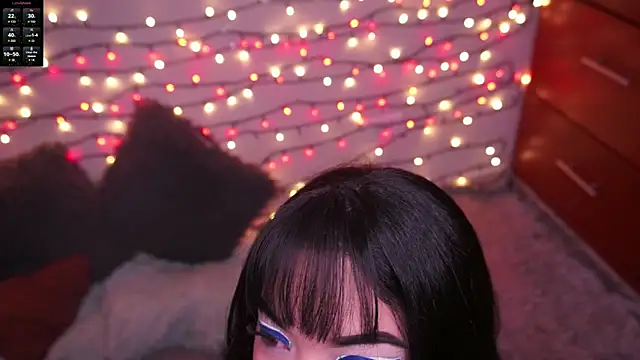 Snapshot of MaddisRock chatting on February 8, 6:06 am MaddisRock online show from February 8, 6:06 am