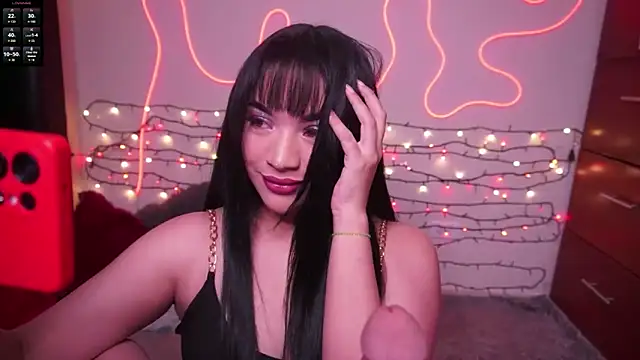 Snapshot of MaddisRock chatting on February 10, 4:27 am MaddisRock online show from February 10, 4:27 am