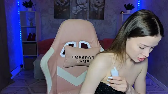 EmmyMills online show from May 2, 8:58 pm