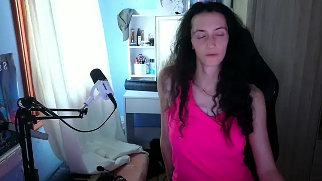 MemiKouki online show from May 20, 6:14 pm