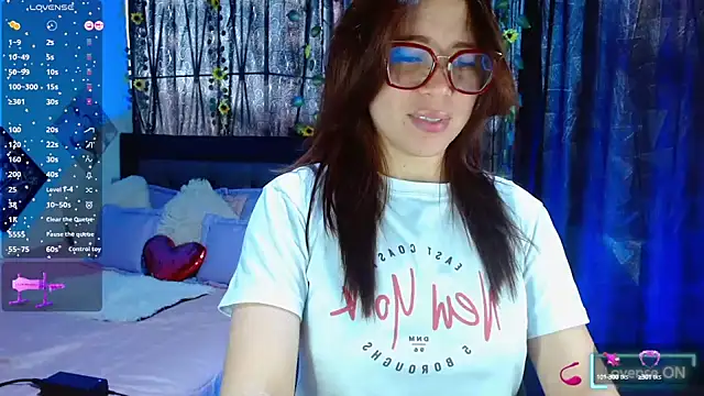 Snapshot of SharonR1 chatting on September 13, 9:25 pm SharonR1 online show from September 13, 9:25 pm