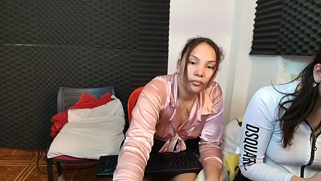 dannamomcerrat online show from December 10, 4:45 am