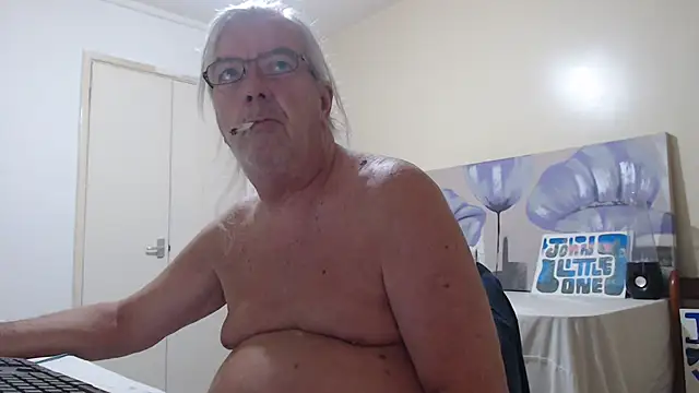 Snapshot of john_little_one1 chatting on September 13, 12:21 am john little one1 online show from September 13, 12:21 am