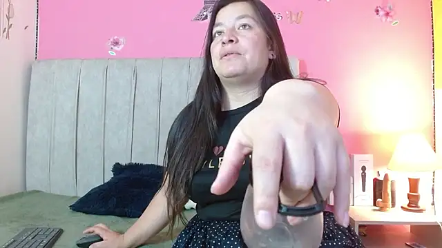 Snapshot of monickhot303av chatting on October 11, 3:39 am monickhot303av online show from October 11, 3:39 am