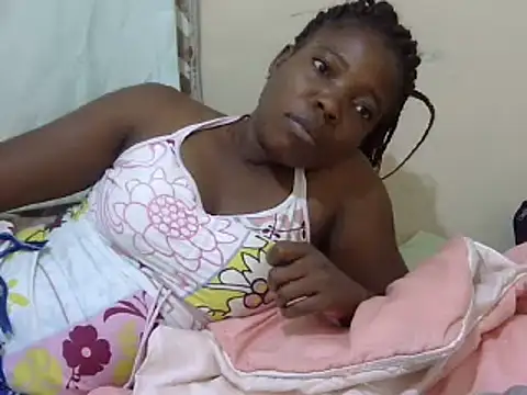 Snapshot of ebony_valleria chatting on February 26, 1:21 am ebony valleria online show from February 26, 1:21 am