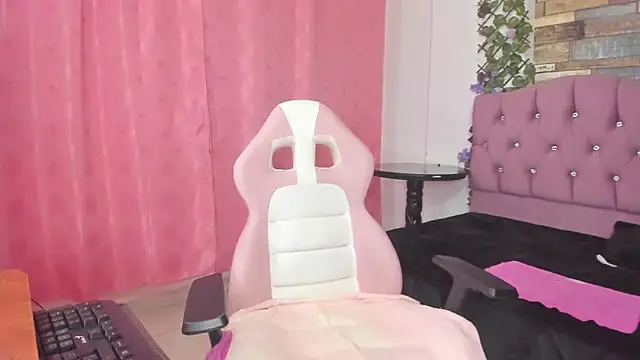 Snapshot of elizabeth_mature23 chatting on December 2, 1:46 pm elizabeth mature23 online show from December 2, 1:46 pm