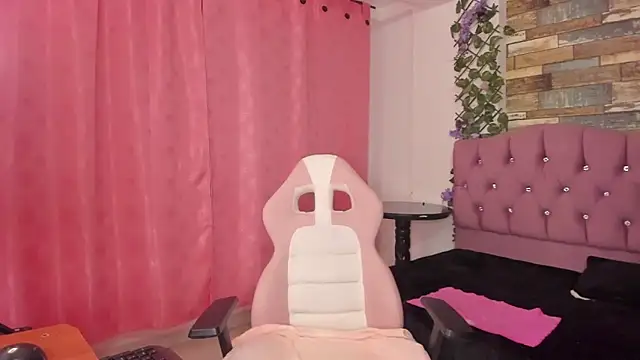 Snapshot of elizabeth_mature23 chatting on December 3, 1:43 pm elizabeth mature23 online show from December 3, 1:43 pm