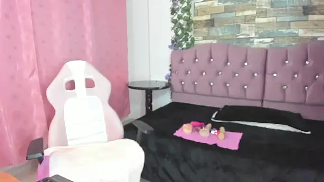 Snapshot of elizabeth_mature23 chatting on December 7, 1:29 pm elizabeth mature23 online show from December 7, 1:29 pm