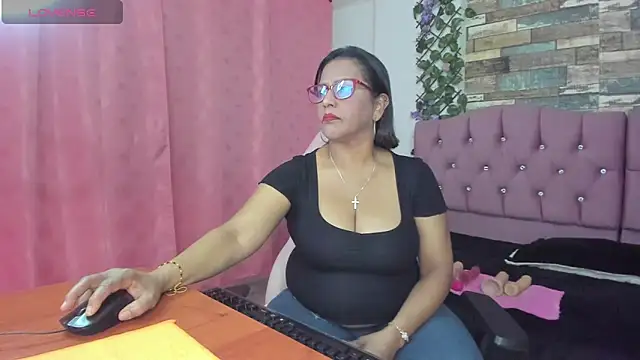 Snapshot of elizabeth_mature23 chatting on December 22, 1:00 pm elizabeth mature23 online show from December 22, 1:00 pm