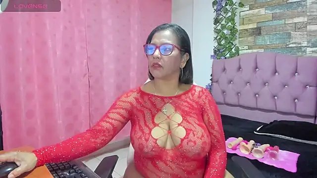 Snapshot of elizabeth_mature23 chatting on December 24, 1:28 pm elizabeth mature23 online show from December 24, 1:28 pm