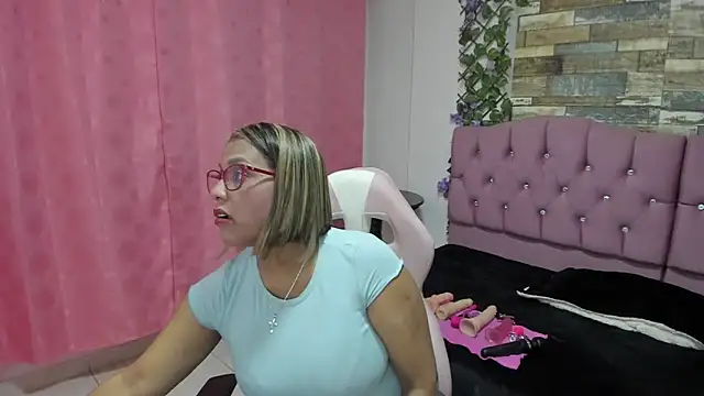 Snapshot of elizabeth_mature23 chatting on January 7, 1:14 pm elizabeth mature23 online show from January 7, 1:14 pm