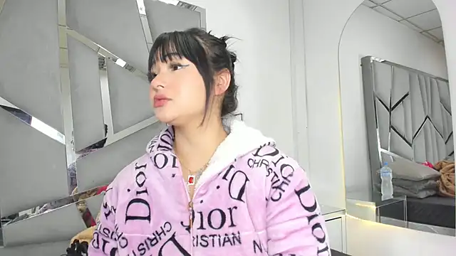 Catherinee69 x online show from October 18, 3:53 am