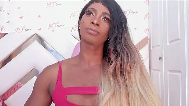 Snapshot of BriggitteEbonny chatting on March 14, 9:10 pm BriggitteEbonny online show from March 14, 9:10 pm