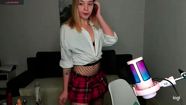 MiaThaine online show from December 1, 6:19 pm