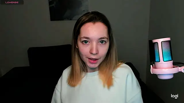 MiaThaine online show from December 6, 3:33 pm