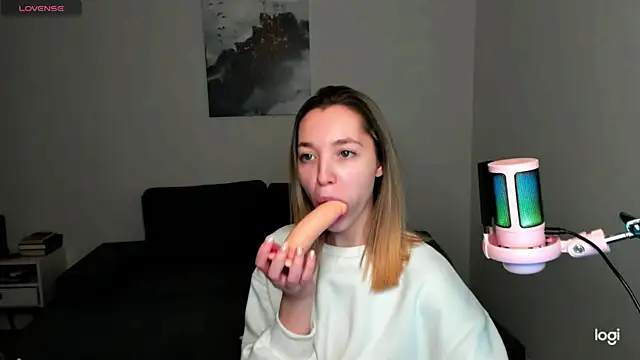 MiaThaine online show from December 6, 6:39 pm