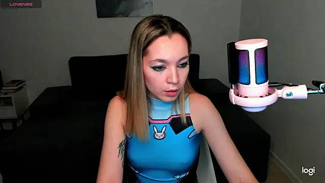 MiaThaine online show from December 11, 1:49 pm