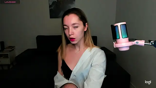 MiaThaine online show from December 14, 1:59 pm