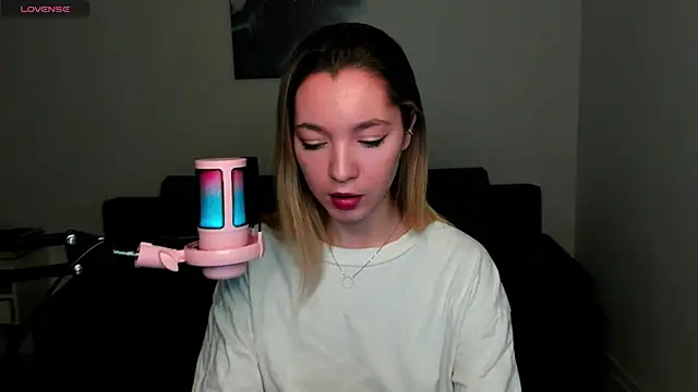 MiaThaine online show from December 24, 3:05 pm