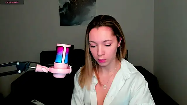 MiaThaine online show from January 6, 12:59 am