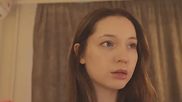 MiaThaine online show from February 14, 3:42 pm