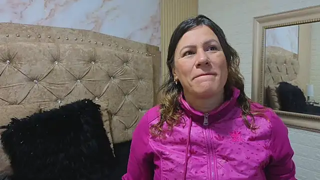 charlotte  G online show from November 11, 10:37 am