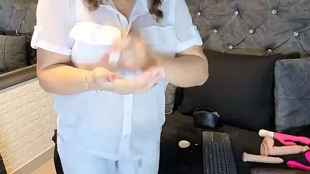 charlotte  G online show from March 19, 10:52 am