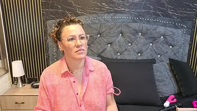 charlotte  G online show from May 11, 2:45 pm