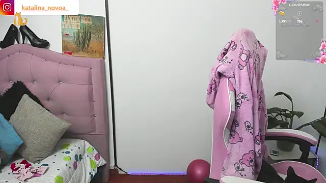Katalina novoa online show from May 20, 2:07 am