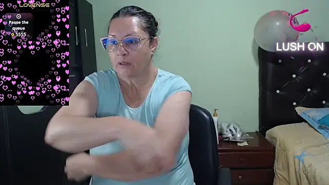 Snapshot of hairyglad69 chatting on September 12, 7:47 pm hairyglad69 online show from September 12, 7:47 pm