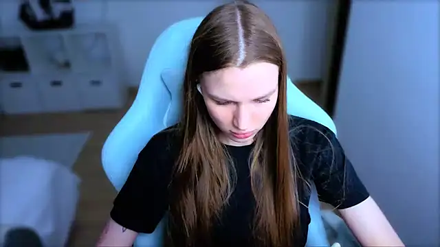 StellaLawless online show from April 4, 2:25 pm